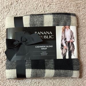 Banana Republic Black and Cream Cashmere Blend Wrap NWT